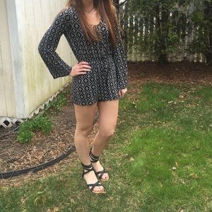 FOREVER 21 Long-sleeve Tie Front Romper Medium